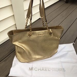 MICHAEL KORS LEATHER TOTE—Mercer Gold Chain